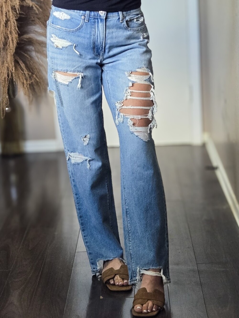 NWT American Eagle Distressed Straight Leg Jeans Size 6 Long Light Wash Raw Hem